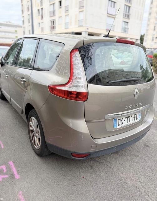 2014 2013 Renault Scénic Famille SUV — photo 3
